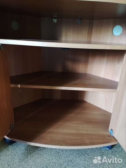 Тумба под телевизор угловая