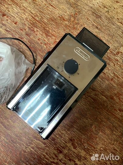 Кофемолка жерновая delonghi