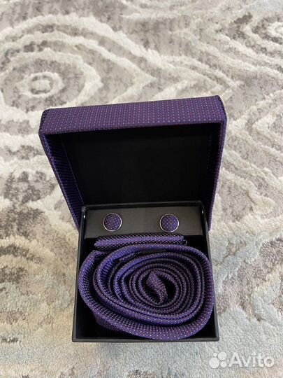 Набор запонки, галстук и платочек svyatnyh