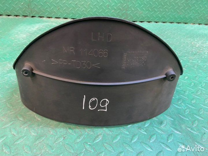 Консоль панели приборов Mitsubishi Carisma 4G92