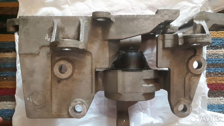 Подушка АКПП Nissan Serena C25 MR20DE, опора кпп