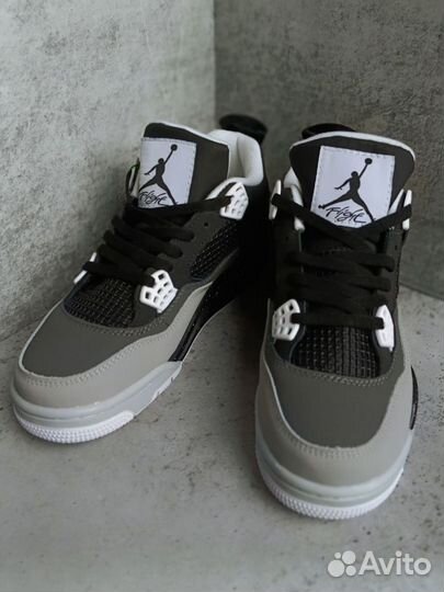 Nike air jordan 4 retro