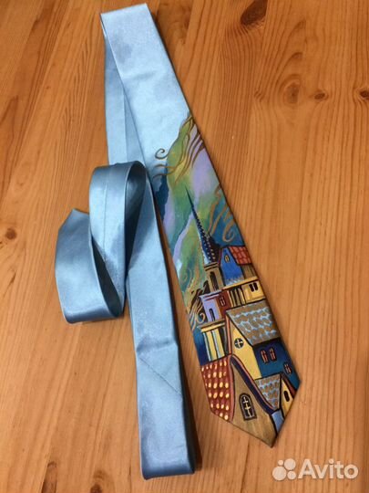 Подарок девушке: галстук «Европейские мотивы»