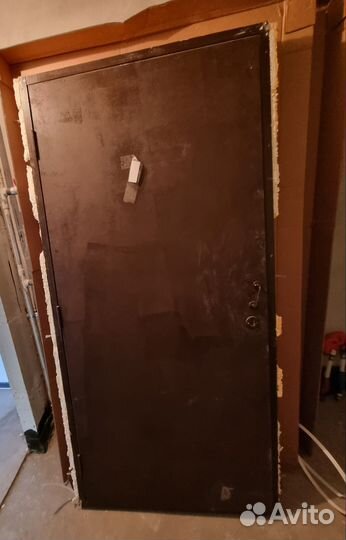 Дверь входная деревянная б/у