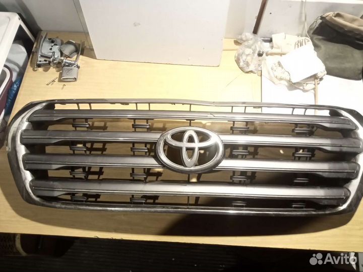 Решетка радиатора toyota land cruiser 200