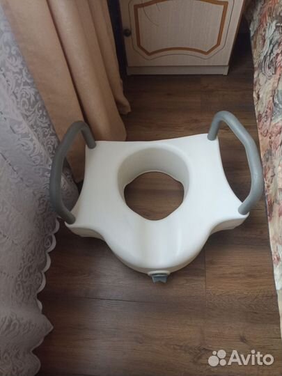 Насадка(сиденье)на унитаз для пожилых и инвалидов