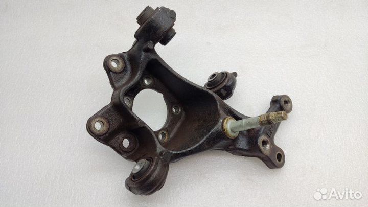 Кулак поворотный задний правый Toyota Camry XV70