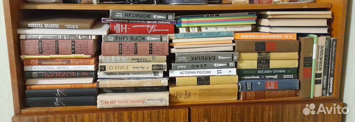 Книги разные, в основном художественная литература