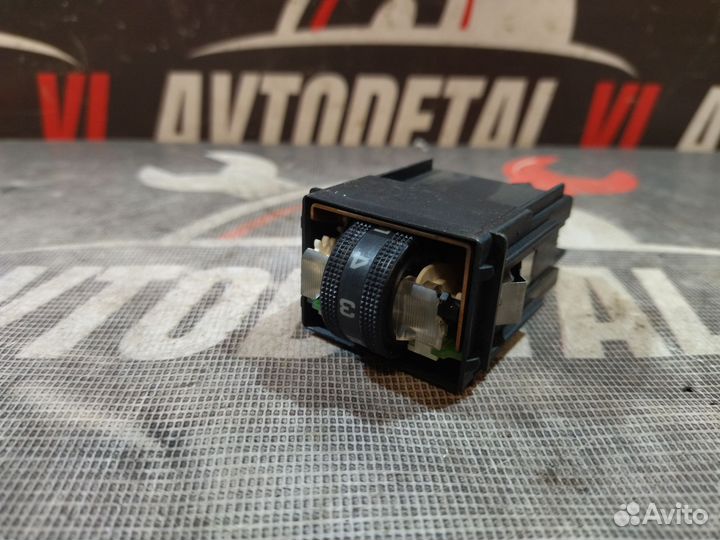 Кнопка обогрева сидений Volkswagen jetta 4
