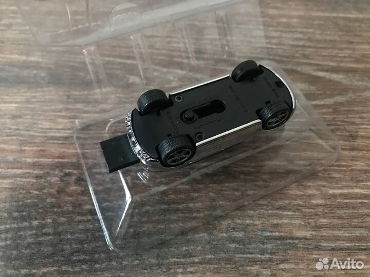 Флешка (USB-накопитель) Porsche Macan 8 GB