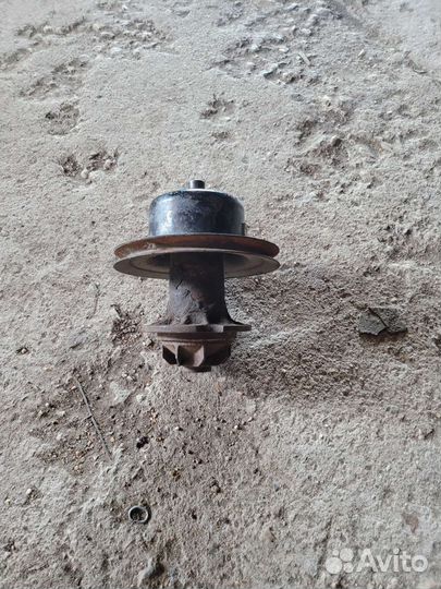 Помпа на mercedes 123