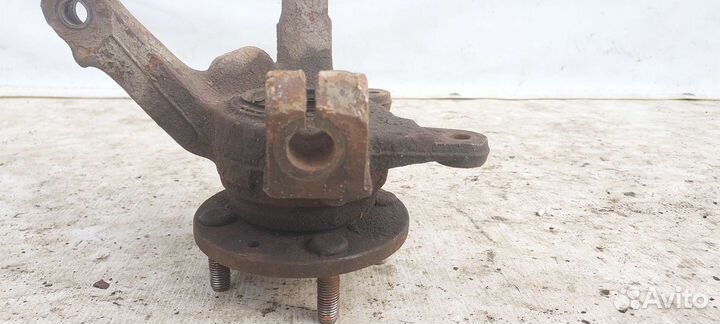 Ступица передняя кулак поворотный левый KIA shuma