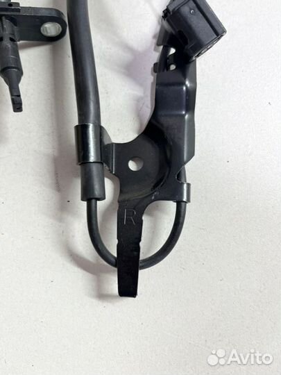 Датчик abs передний правый Toyota Camry V70/V75