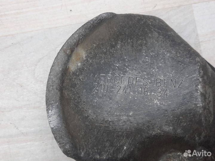Накладка опоры двигателя Mercedes М112