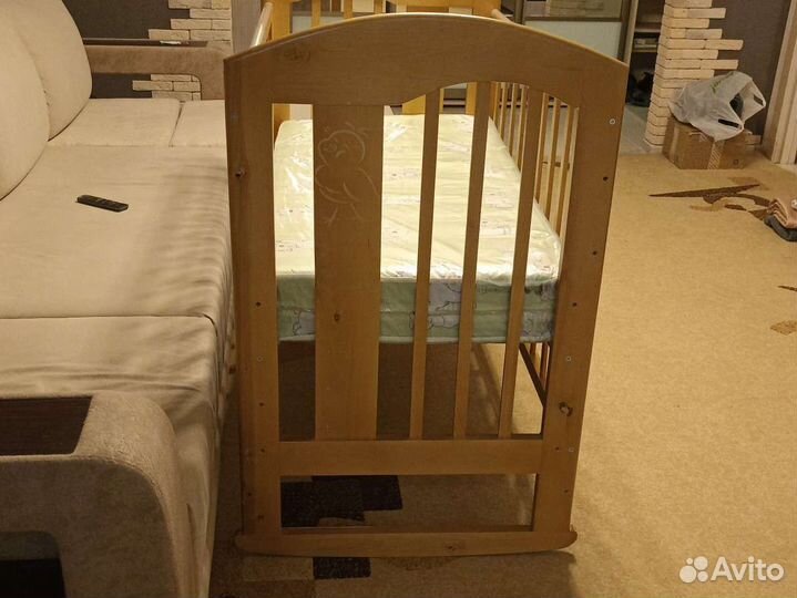 Детская кроватка с матрацем