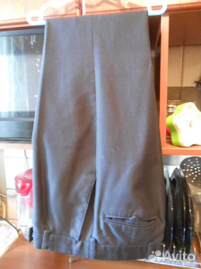 Рубашка белая, брюки черные. 12-16 лет. Кеды 37 р