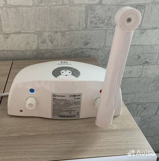 Водонагреватель проточный electrolux