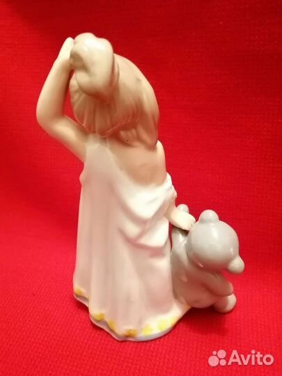 Девочка с мишкой