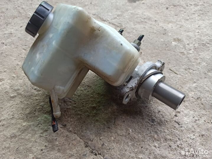 Главный тормозной цилиндр Opel Astra H