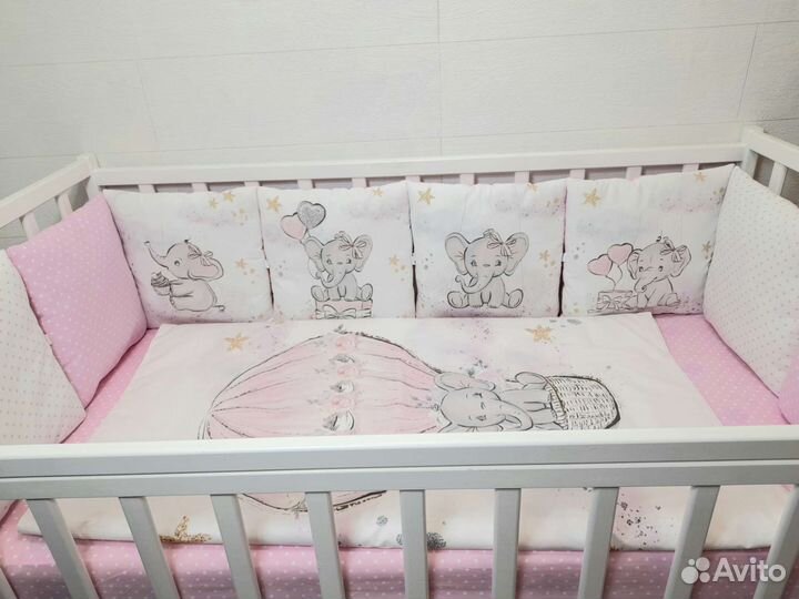 Бортики в детскую кроватку с панельками и пледиком