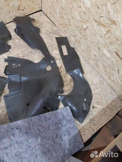 Шумоизоляция задняя A2116821941 Mercedes-Benz E-Cl