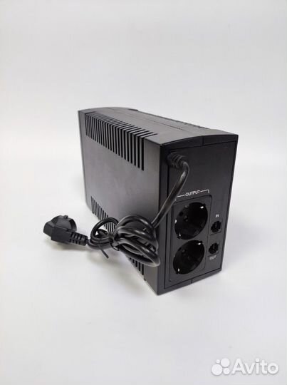 Источник бесперебойного питания CyberPower UT650E