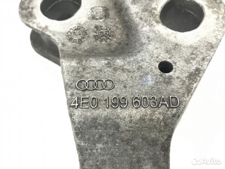 Кронштейн опоры двигателя Audi A8 D3 BVJ 2008