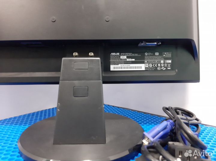 ЖК монитор 15,6