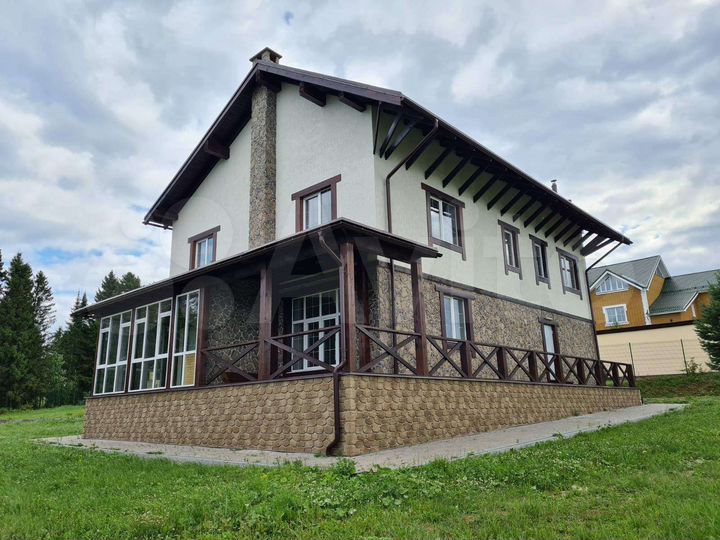 Коттедж 300 м² на участке 7,5 сот.