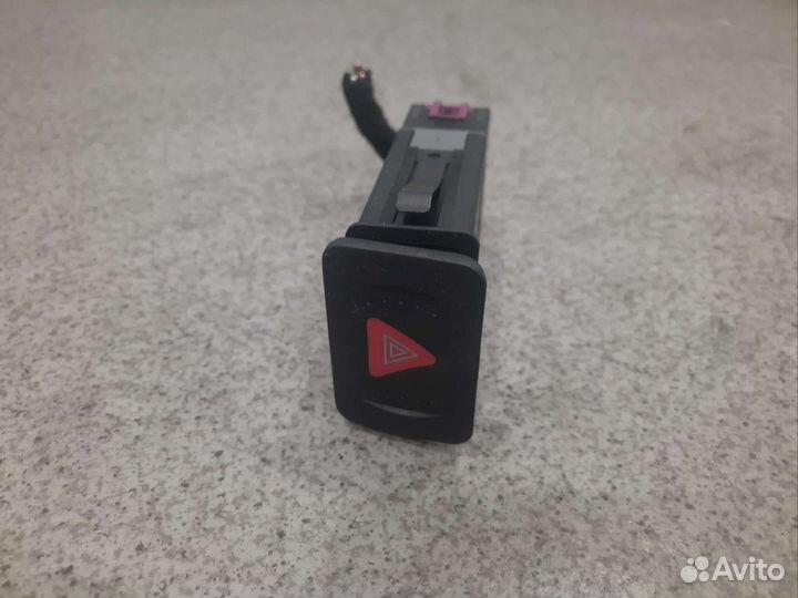 Кнопка аварийной сигнализации Golf 4 Bora