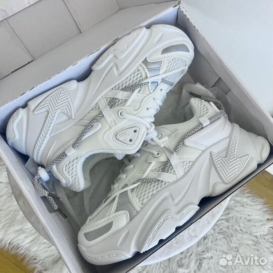 Кроссовки летние белые