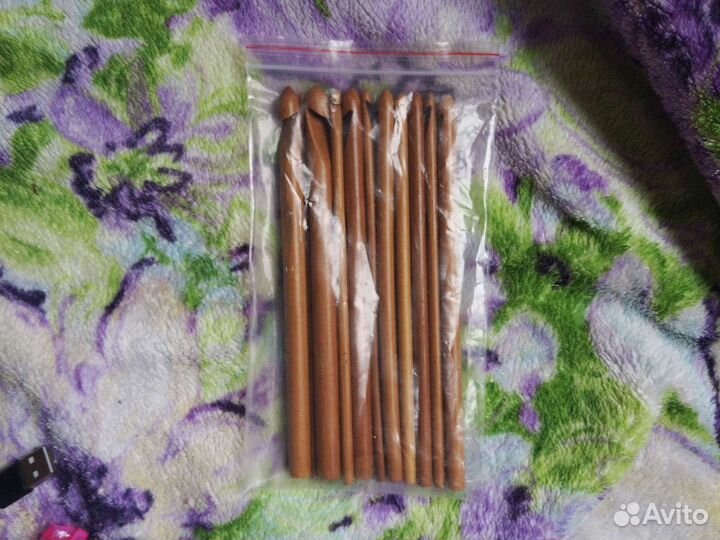 Набор деревянных крючков