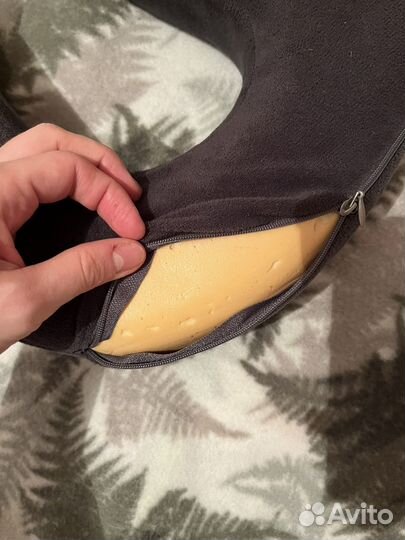 Воротник под голову на кнопке