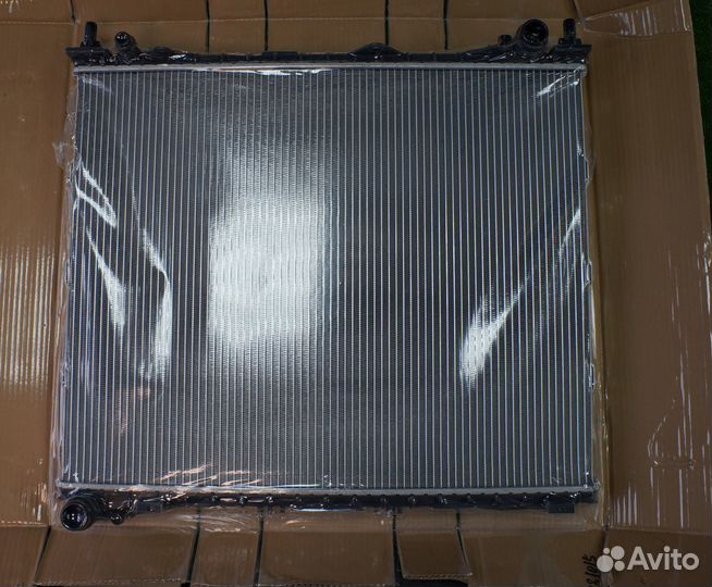 Радиатор охлаждения двс Land Rover - LR034553