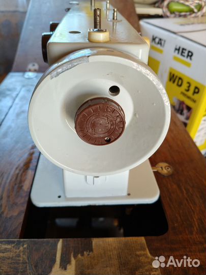 Швейная машинка чайка 143