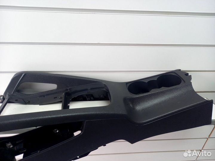 Центральная консоль передняя часть golf-V новая