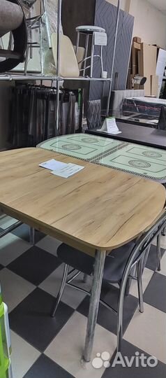 Стол обеденный