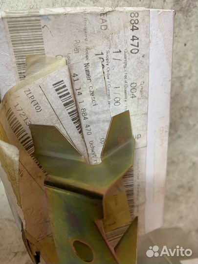 Кронштейн правой фары BMW E30