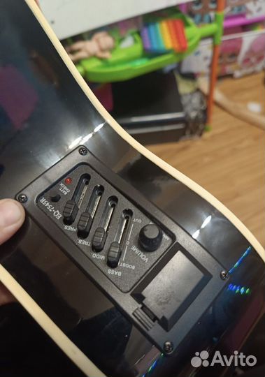 Электроакустическая гитара Новая