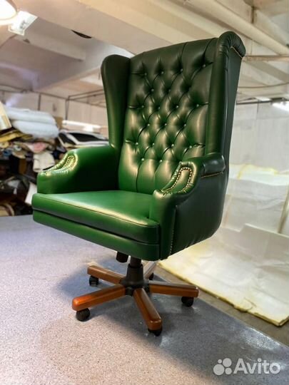 Офисное кресло