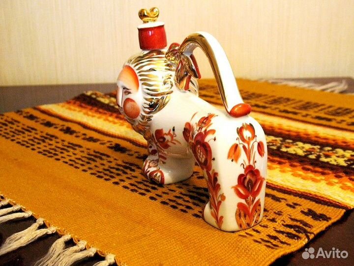 Графин Лев красный фарфор Штоф лфз