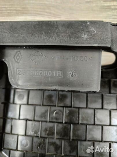 Крышка блока предохранителей Renault Megane 3