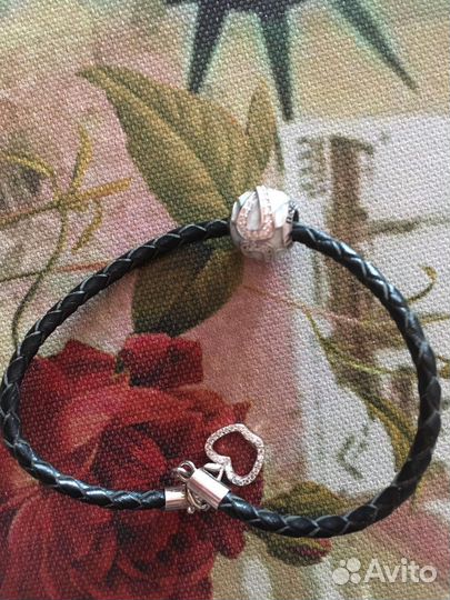 Браслет с шармом