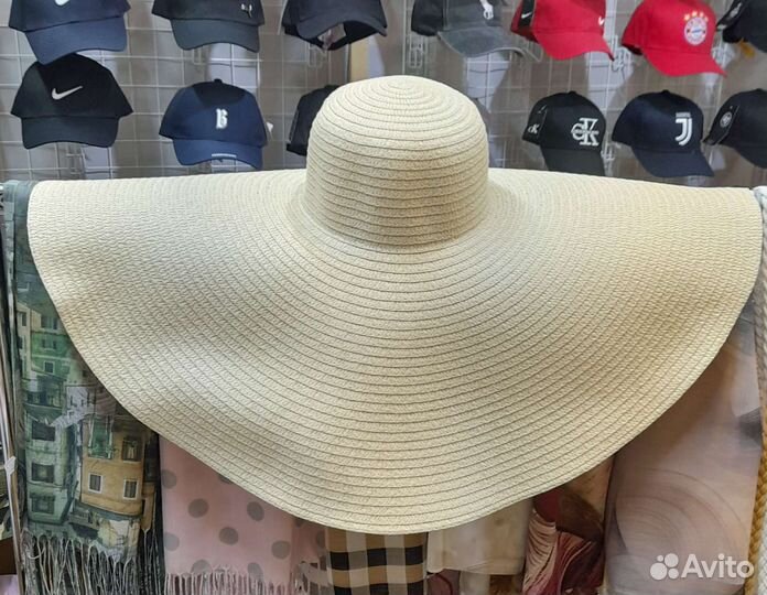 Шляпа с широкими полями