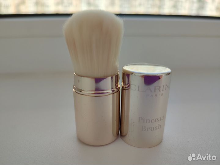 Кисть для пудры Clarins