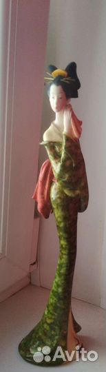 Статуэтка японка