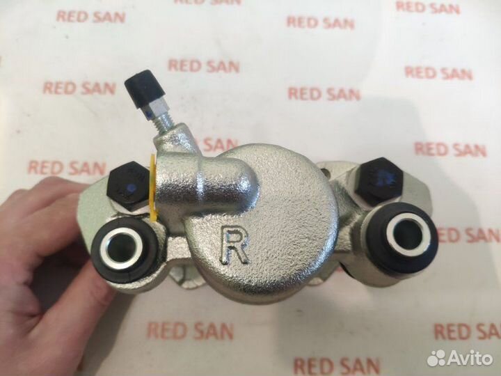 Суппорт тормозной задний правый Mitsubishi Pajero