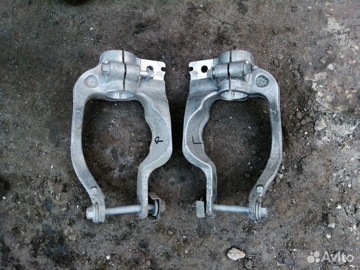 Опорный кронштейн амортизатора Range Rover Sport 2