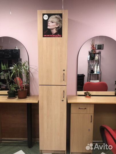 Парикмахерское зеркало. Рабочее место парикмахера