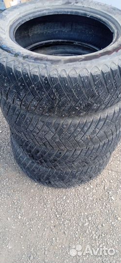 Goodyear UltraGrip Ice 225/65 R17 102T